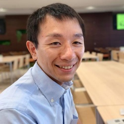 山本 万昭